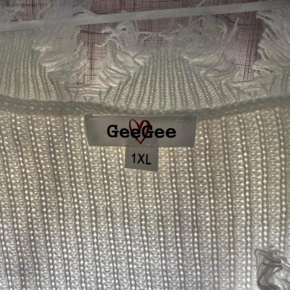 1XL Geegee destructed white sweater. - Picture 2 of 2